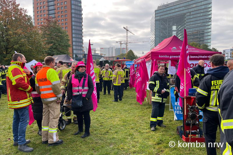 csm_mahnwache_feuerwehr_duesseldorf_26102023_vier_f837260b44.jpg